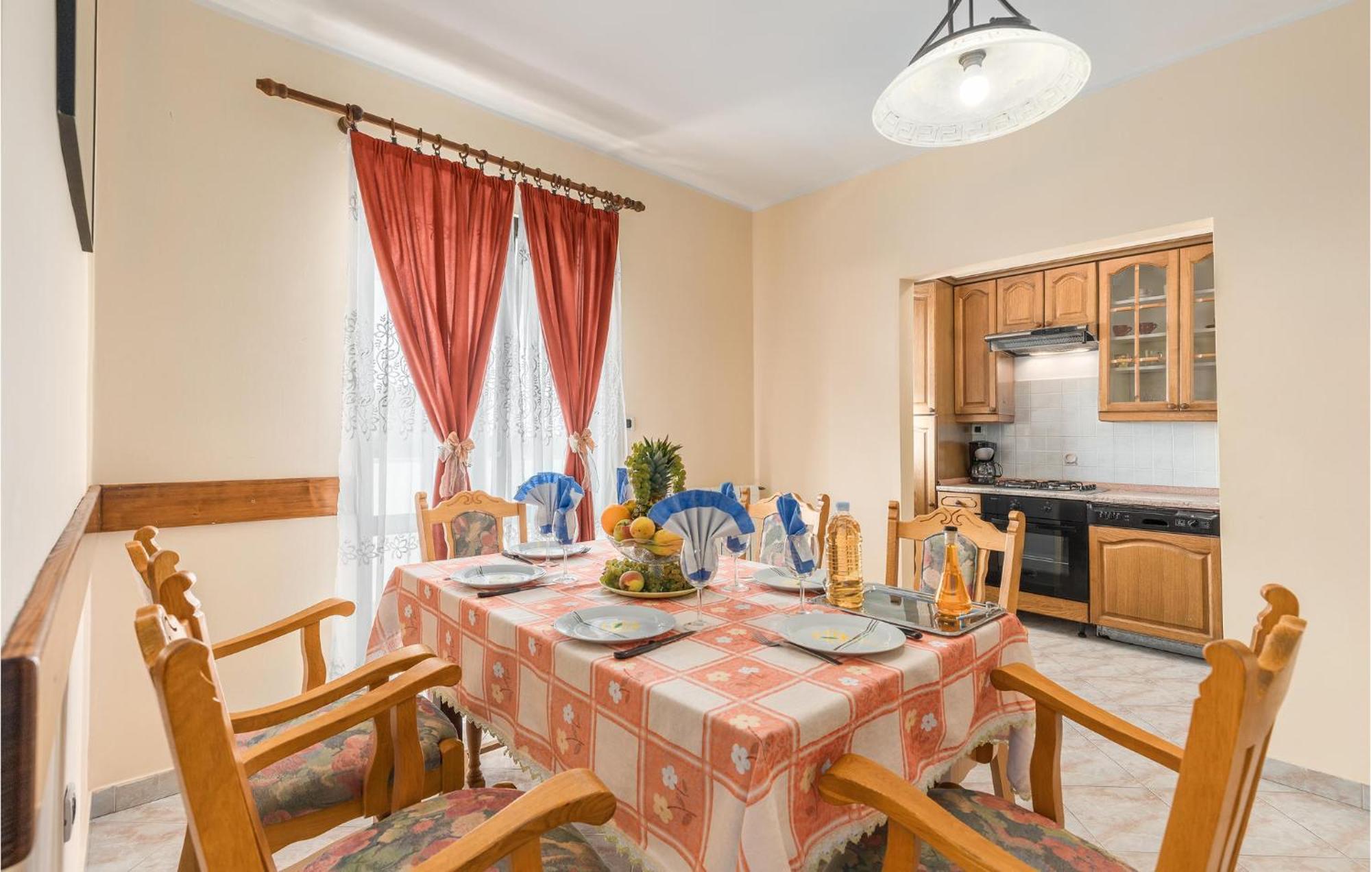Beautiful Home In Visnjan With Wifi Kültér fotó